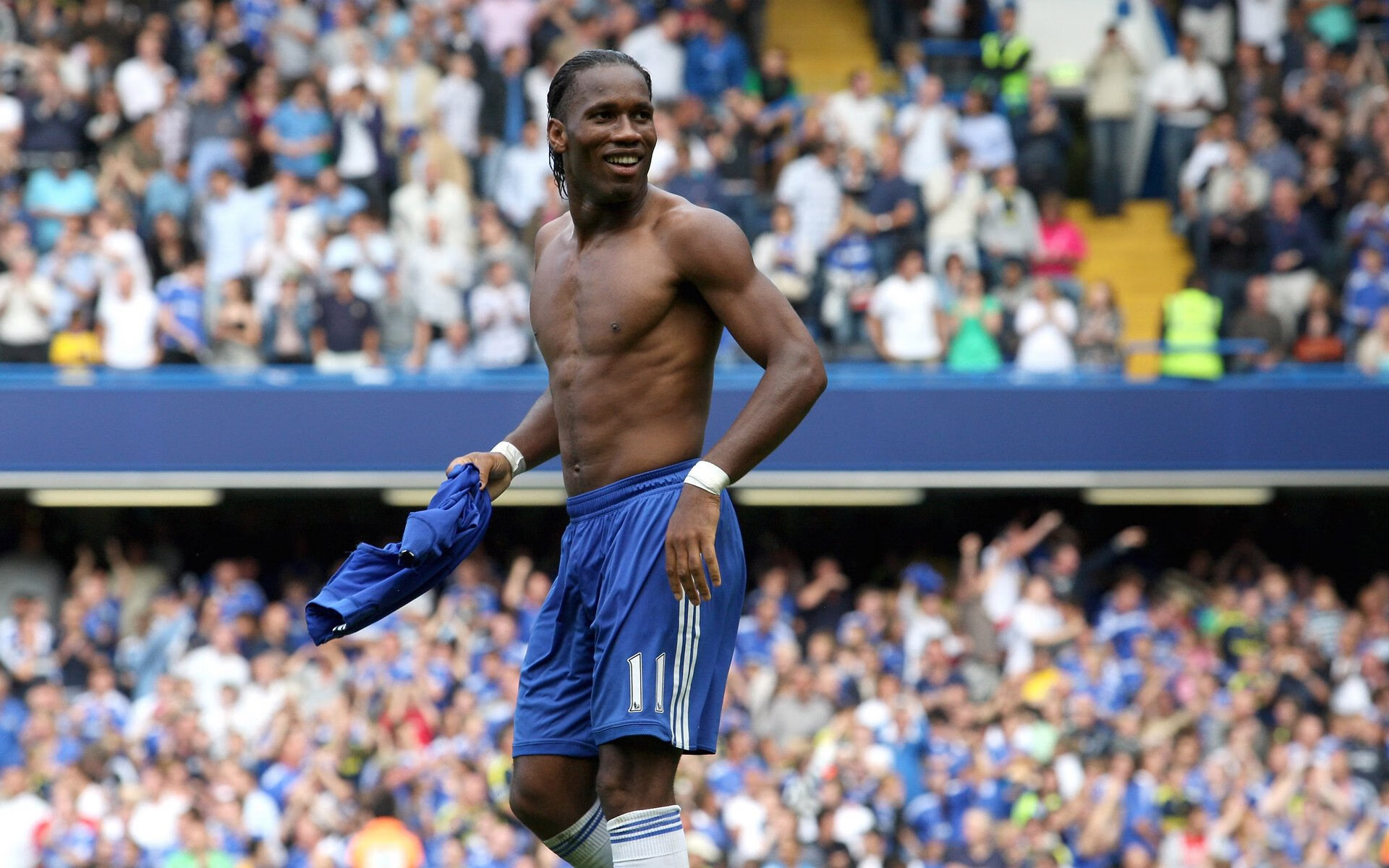 电竞周边市场爆火:收藏品、服饰、家具引领行业新风向,电竞周边产品